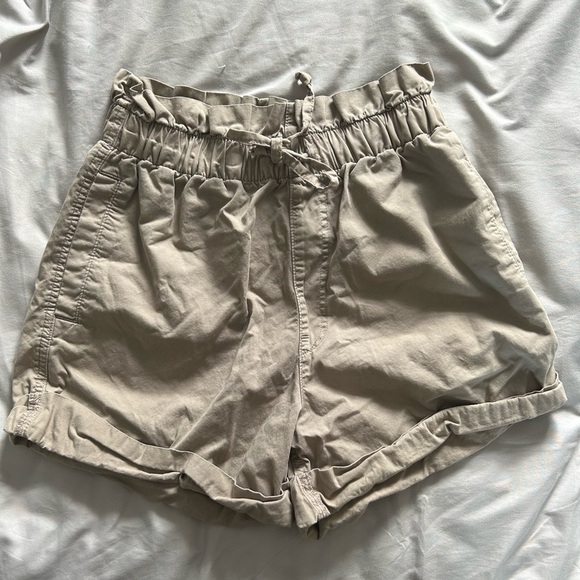 Abercrombie Paper Bag Shorts - Picture 2 of 10